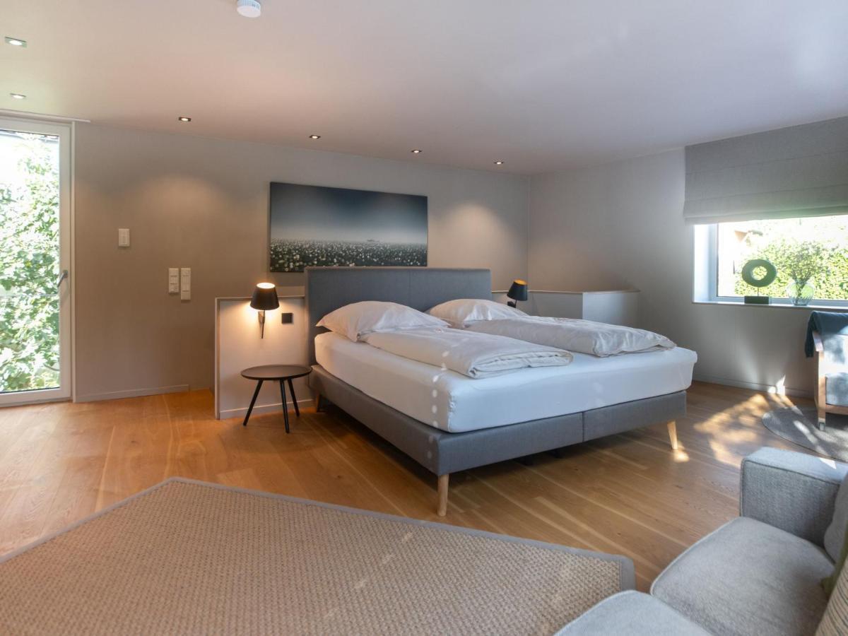 Lakeside Apartment *